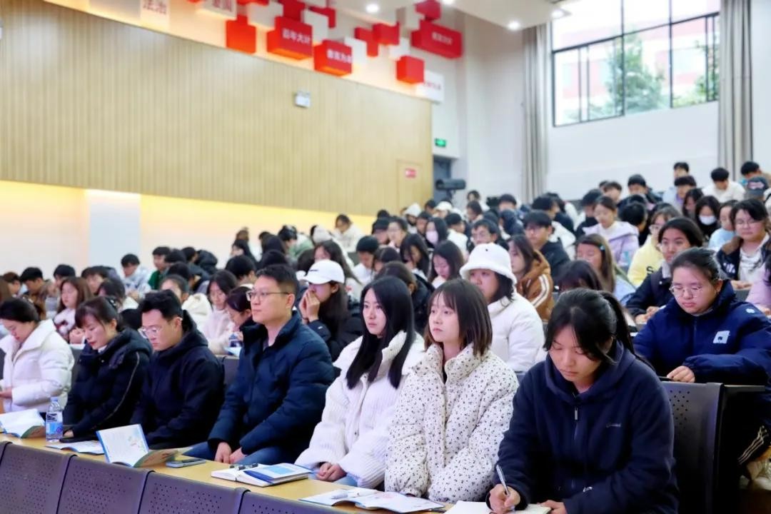 学生工作周报（第21期） 第 23 张