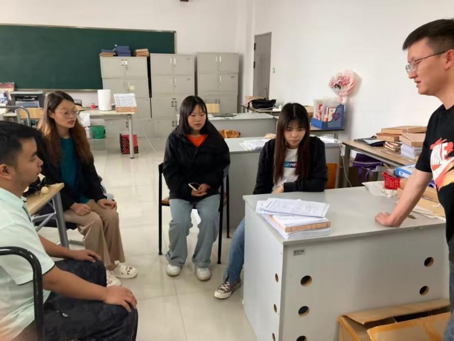 学生工作周报（第10期） 第 16 张