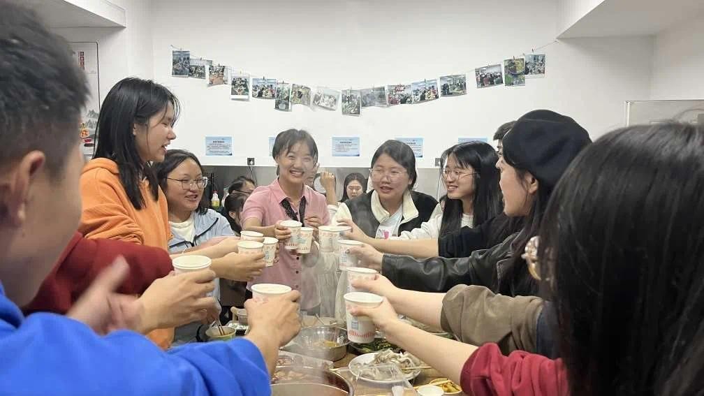 学生工作周报（第18期） 第 34 张