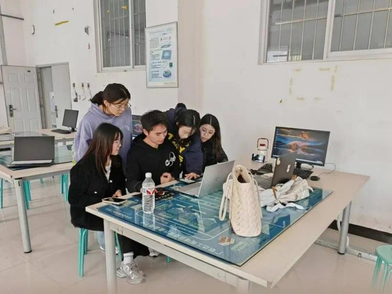 学生工作周报（第23期） 第 18 张
