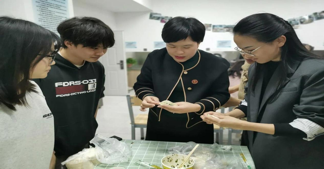 学生工作周报（第18期） 第 32 张