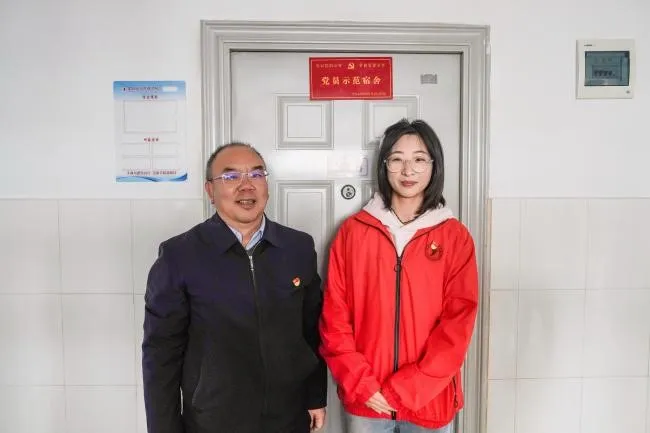 云经管“党员示范宿舍”“党员示范床位”挂牌仪式暨学生党员代表座谈会圆满举行 第 7 张