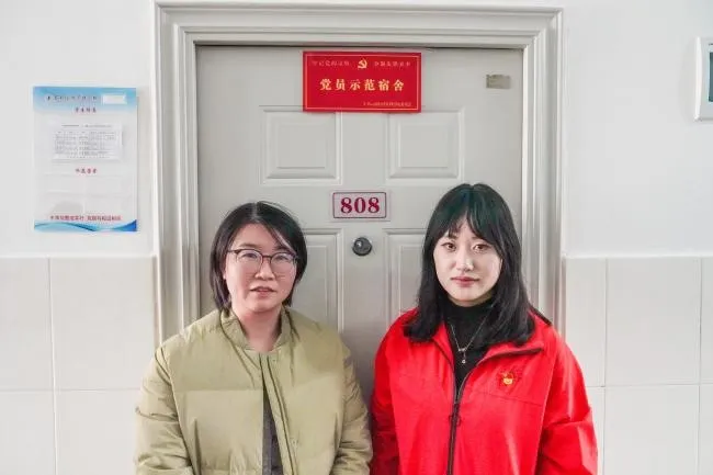 云经管“党员示范宿舍”“党员示范床位”挂牌仪式暨学生党员代表座谈会圆满举行 第 11 张