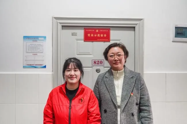 云经管“党员示范宿舍”“党员示范床位”挂牌仪式暨学生党员代表座谈会圆满举行 第 10 张