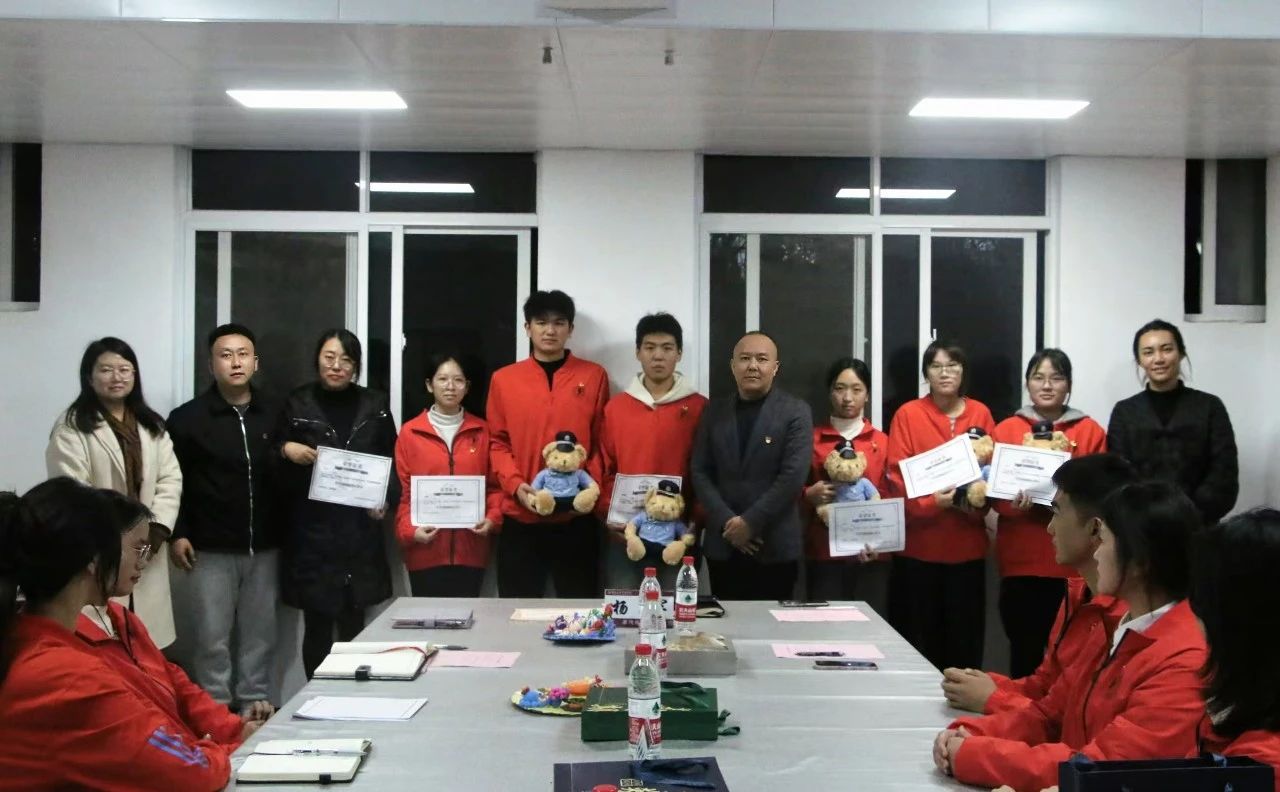 寓见关怀，共话成长--“知书”、“致用”社区开展校领导与学生面对面座谈会 第 8 张