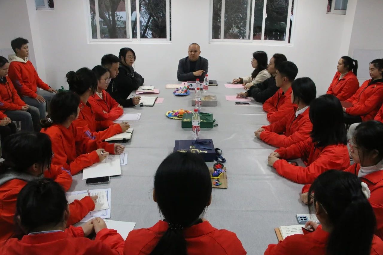 寓见关怀，共话成长--“知书”、“致用”社区开展校领导与学生面对面座谈会 第 1 张