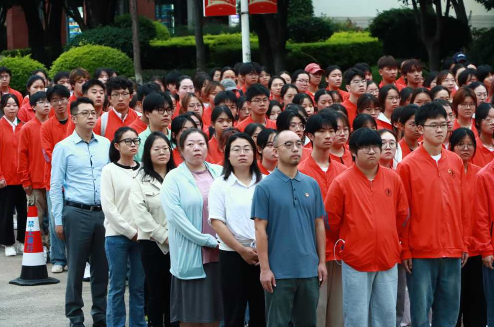 云南经济管理学院医学院庆祝新中国成立75周年升旗仪式圆满举行 第 6 张 云南经济管理学院医学院庆祝新中国成立75周年升旗仪式圆满举行 第 6 张