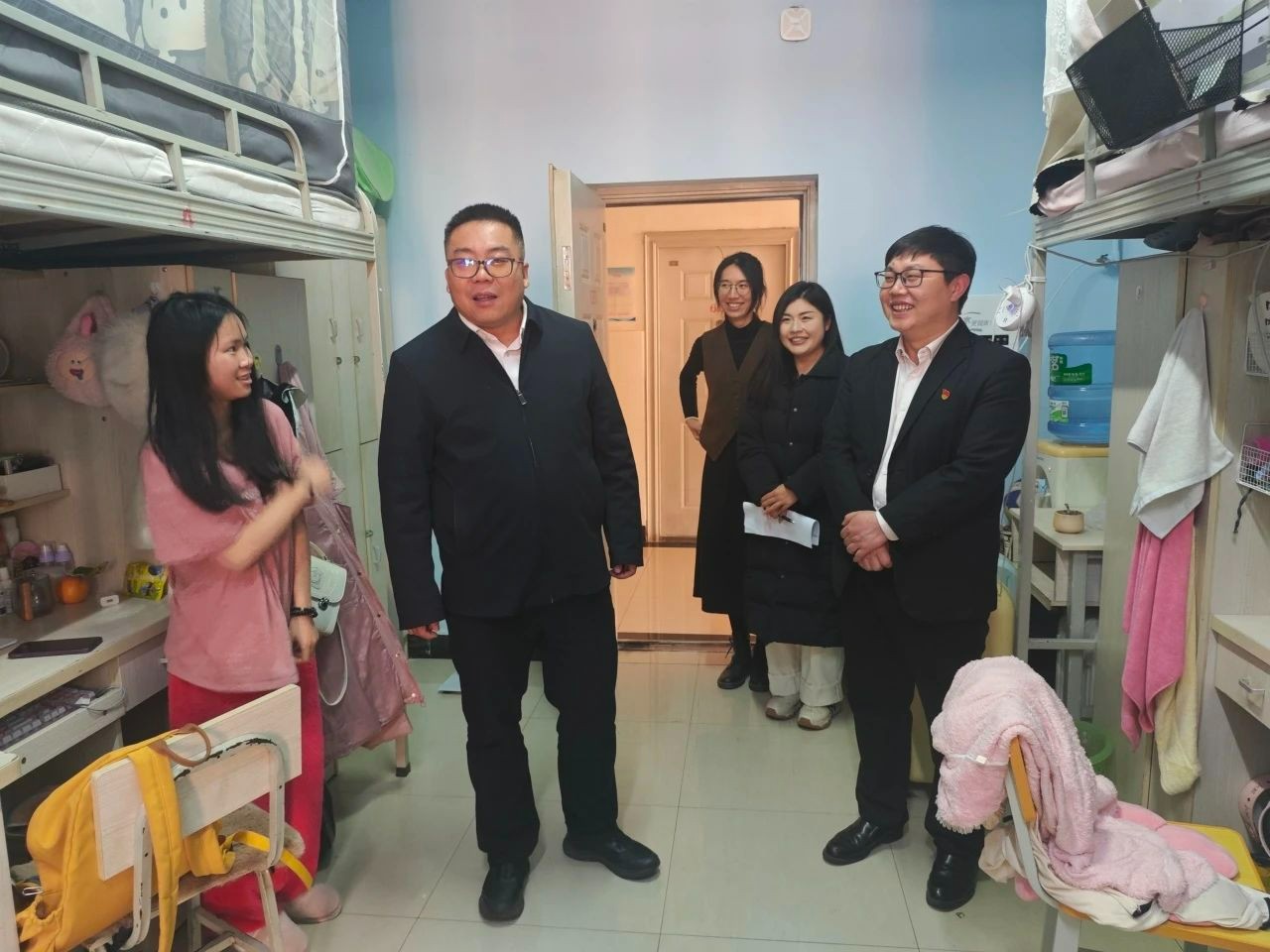 校院领导深入社区走访慰问，暖心关怀助力新学期启航 第 11 张