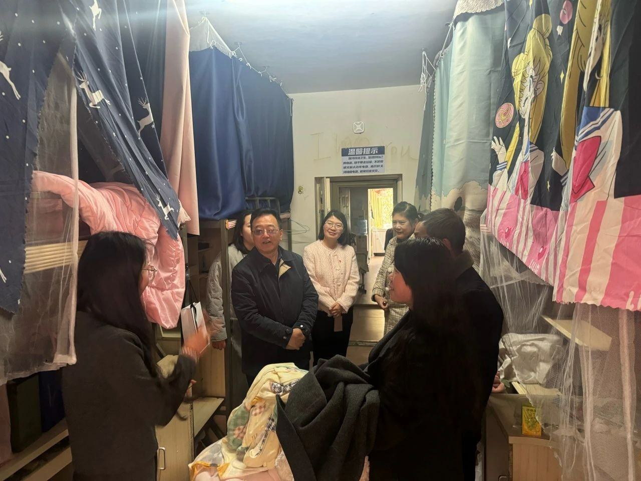 校院领导深入社区走访慰问，暖心关怀助力新学期启航 第 10 张