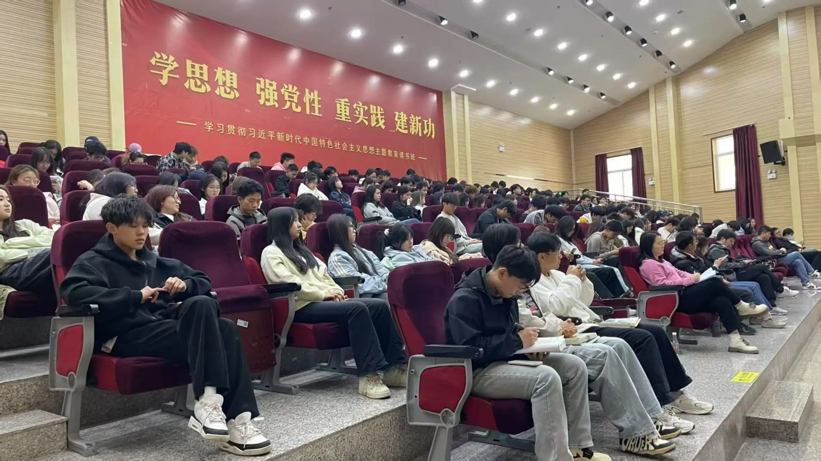 为师生健康“护航” | 学生发展部组织开展性病与防艾知识讲座 第 3 张