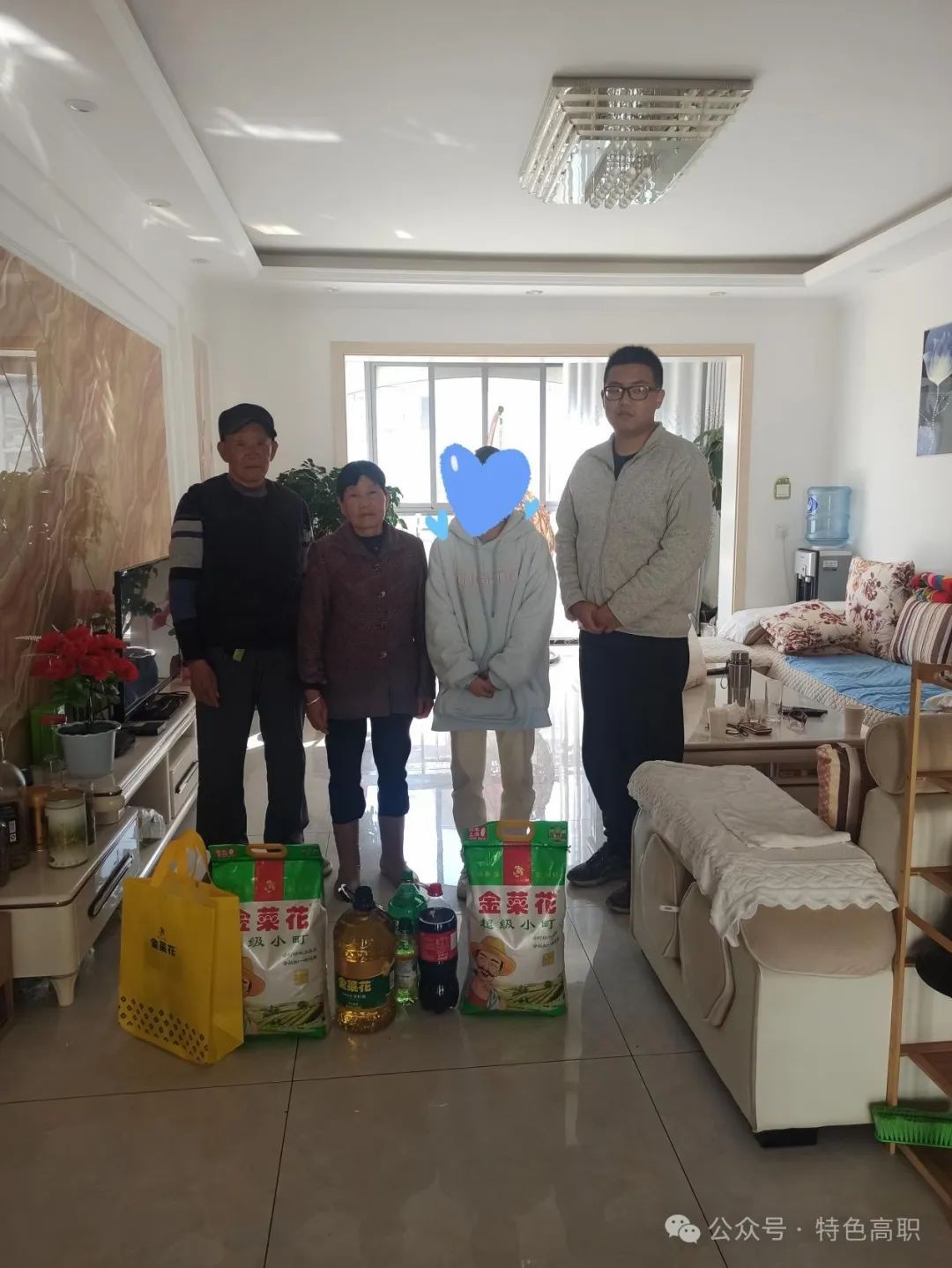 家校联动｜高职学院开展“家访传温情”寒假家访慰问活动 第 4 张
