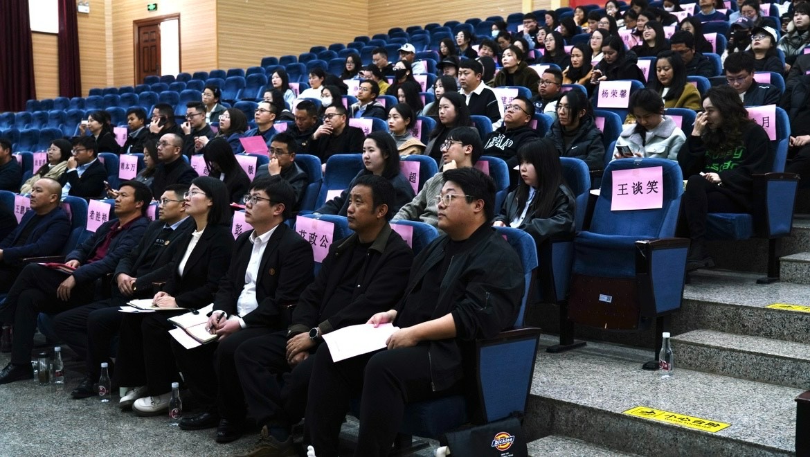 齐心协力踏征程，笃行实干谱新篇！云经管召开2025年春季学期期初学生工作大会 第 8 张