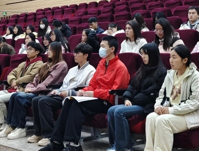 学生发展部召开2024年秋季学期12月辅导员助理工作会 第 3 张