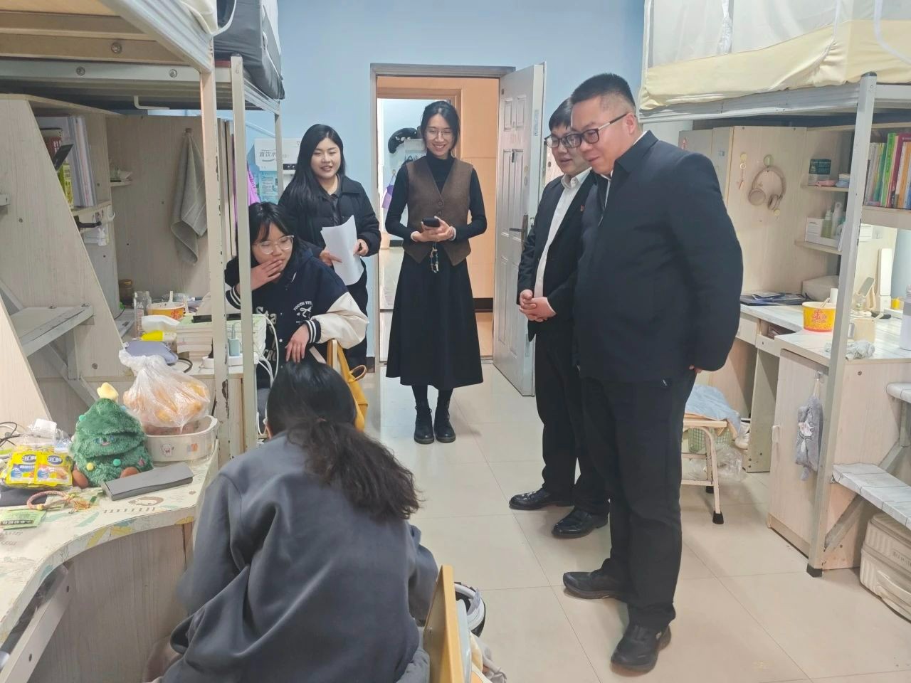 校院领导深入社区走访慰问，暖心关怀助力新学期启航 第 12 张