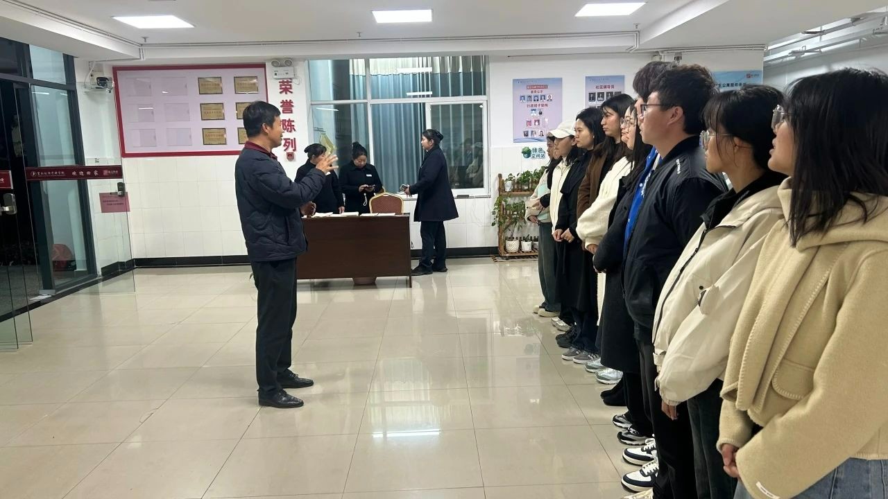 校院领导深入社区走访慰问，暖心关怀助力新学期启航 第 16 张