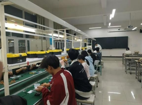 学生工作周报（第5期） 第 25 张