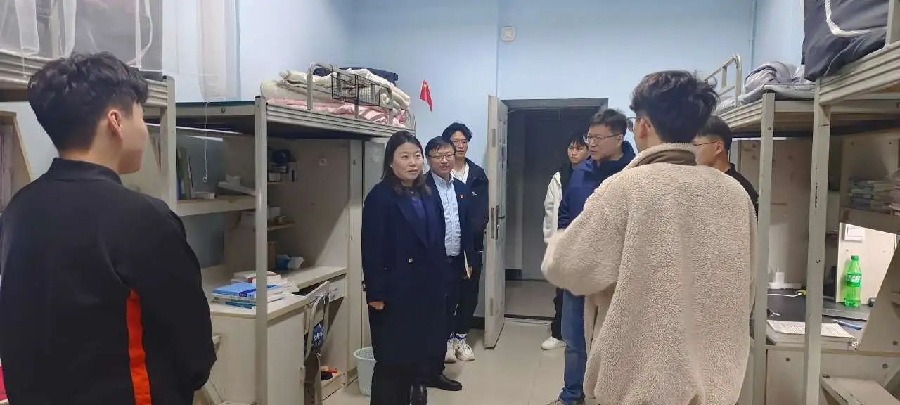 校院领导深入社区走访慰问，暖心关怀助力新学期启航 第 14 张