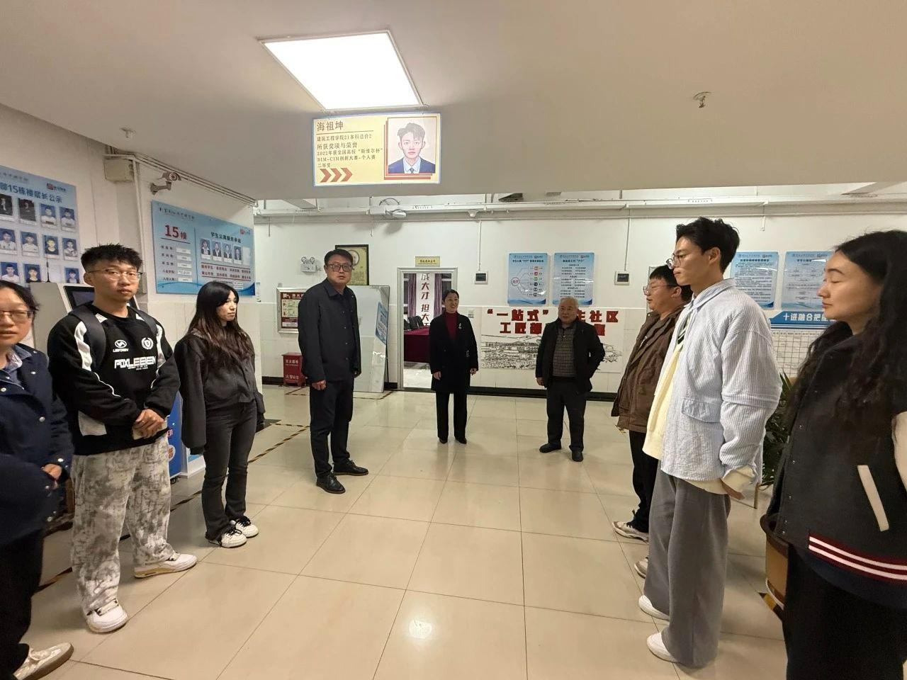 校院领导深入社区走访慰问，暖心关怀助力新学期启航 第 7 张