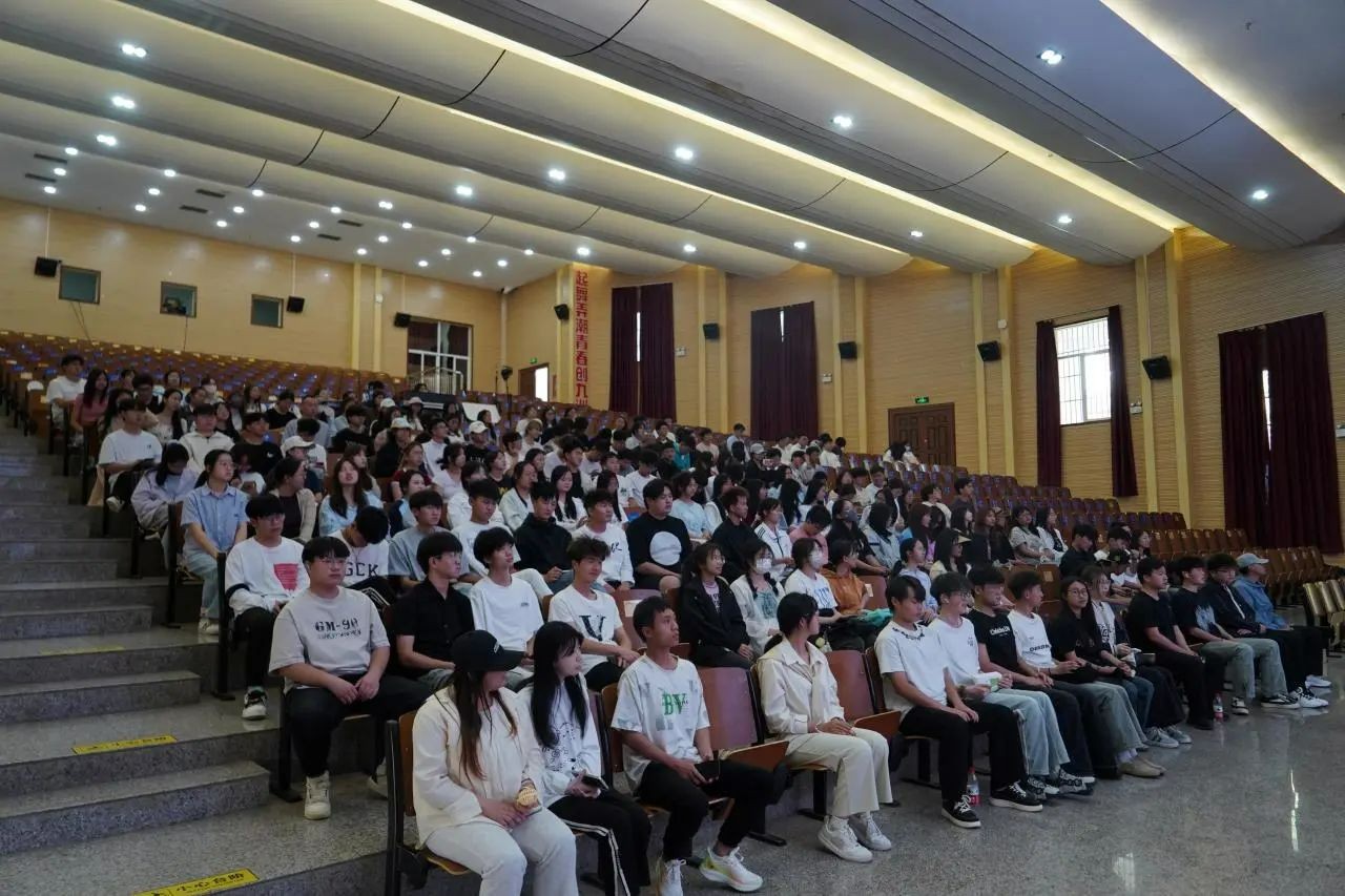 云经管AI应用场景创新大赛培训开启 助力学生“智”胜赛场 第 4 张