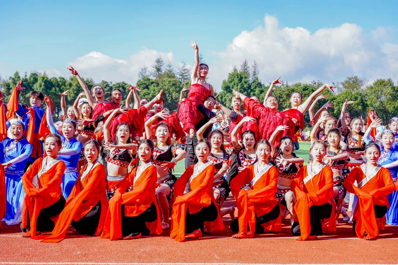 学生工作周报(第28期) 第 19 张 学生工作周报(第28期) 第 19 张