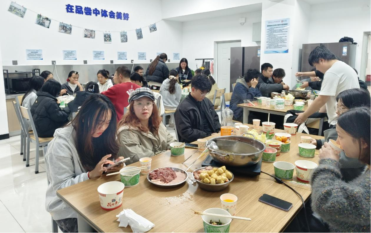 学生工作周报(第30期) 第 19 张 学生工作周报(第30期) 第 19 张