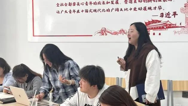 云南经济管理学院“数字领航•育见未来——AI赋能辅导员工作效能”沙龙圆满举办 第 7 张
