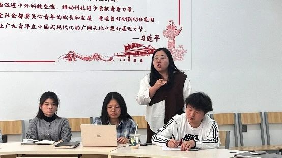 云南经济管理学院“数字领航•育见未来——AI赋能辅导员工作效能”沙龙圆满举办 第 6 张