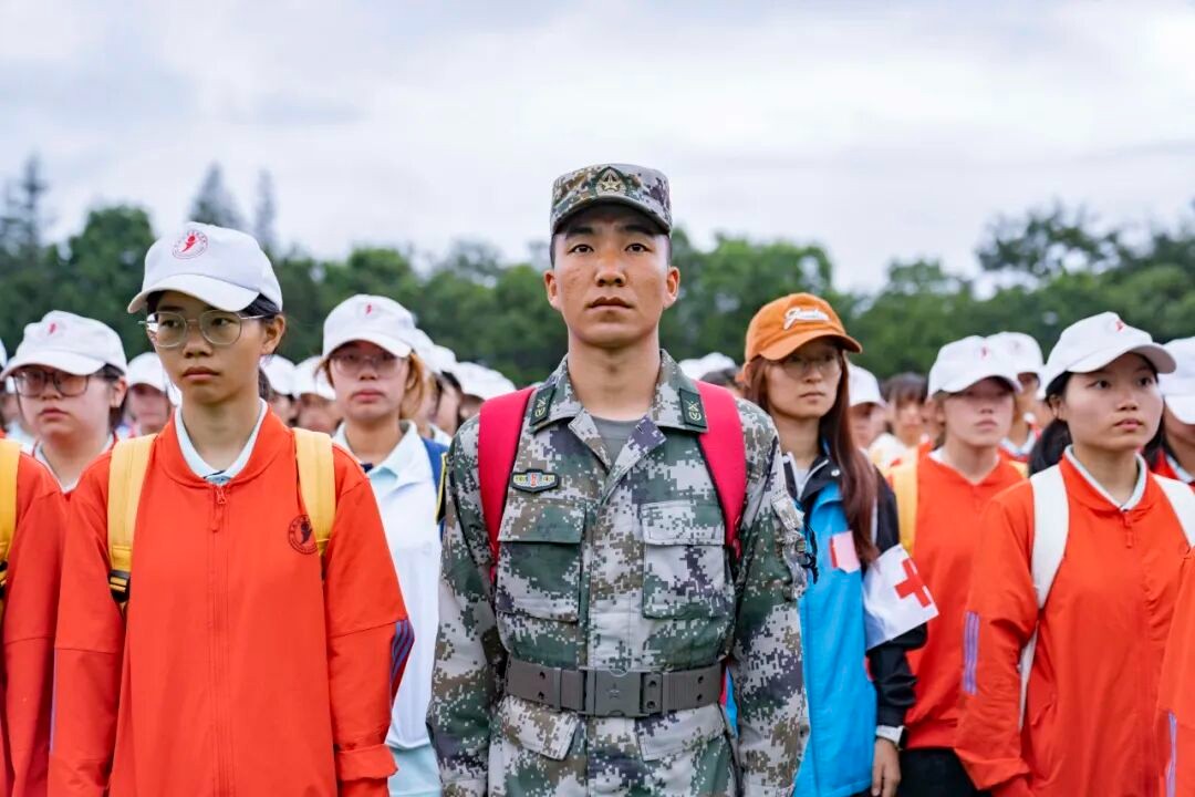 2025级新生军训拉练40里,“全体都有,出发!” 第 2 张 2025级新生军训拉练40里,“全体都有,出发!” 第 2 张