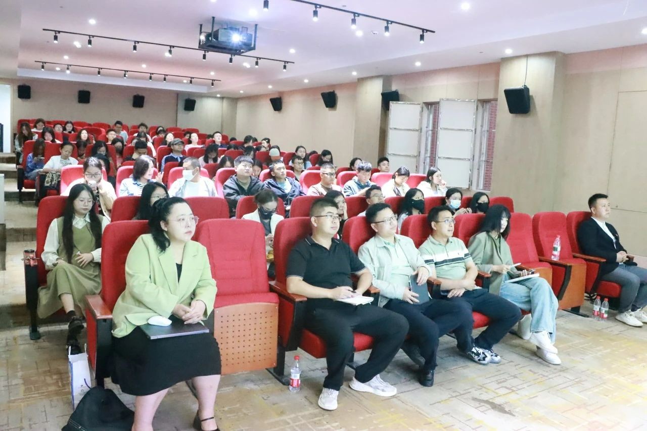 云南经济管理学院成功举办《生成式人工智能：变革力量与工作赋能新实践》辅导员专题培训 第 3 张
