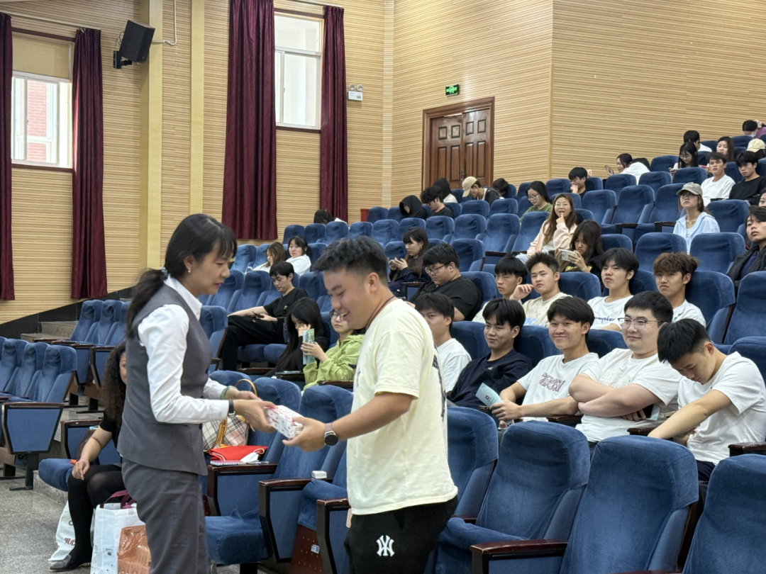【资助育人】“诚信还贷，筑梦未来” 这场金融知识宣讲，为云经学子的信用人生“充电”！——财会金融学院开展金融知识进校园宣讲活动 第 4 张
