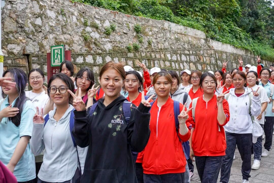2025级新生军训拉练40里,“全体都有,出发!” 第 8 张 2025级新生军训拉练40里,“全体都有,出发!” 第 8 张