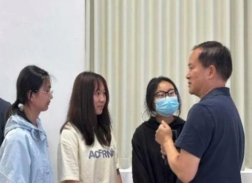学生工作周报（第9期） 第 6 张