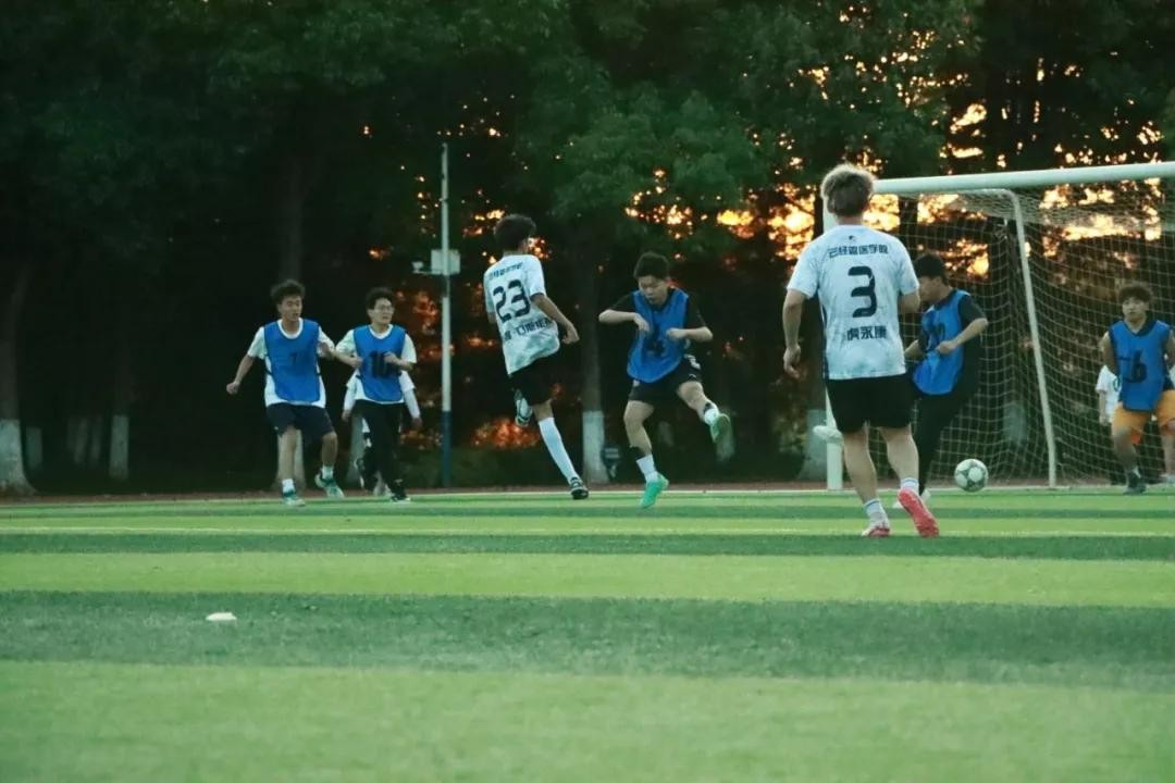 学生工作周报（第9期） 第 18 张