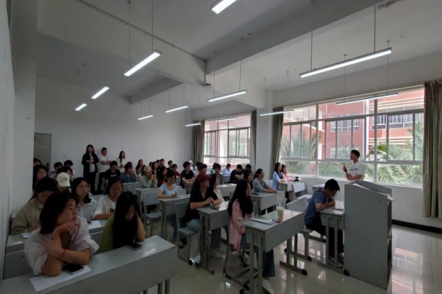 学生工作周报（第13期） 第 14 张