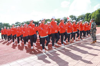 迷彩淬初心 青春正当时｜云南经济管理学院2025级新生军训纪实 第 10 张