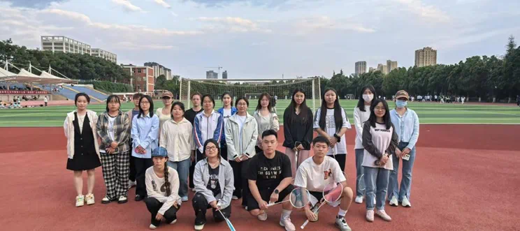 学生工作周报（第11期） 第 13 张