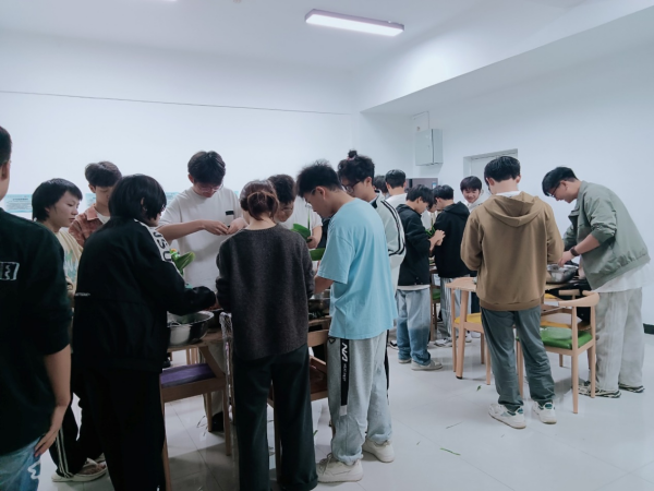 学生工作周报（第15期） 第 24 张