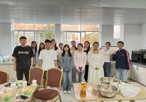 学生工作周报（第15期） 第 32 张