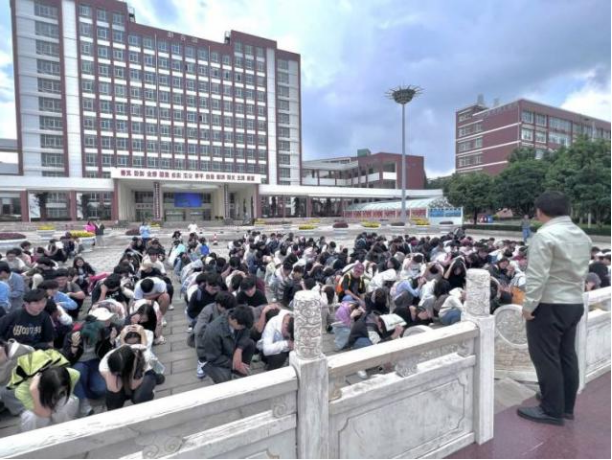 学生工作周报（第13期） 第 38 张