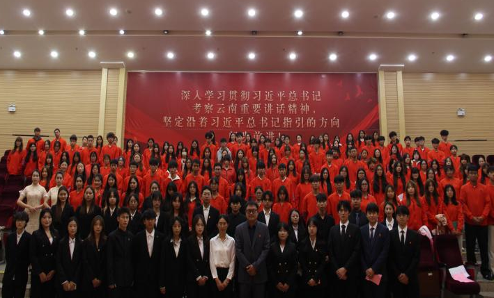 学生工作周报(第25期) 第 14 张 学生工作周报(第25期) 第 14 张