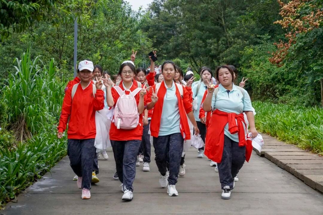 2025级新生军训拉练40里,“全体都有,出发!” 第 6 张 2025级新生军训拉练40里,“全体都有,出发!” 第 6 张