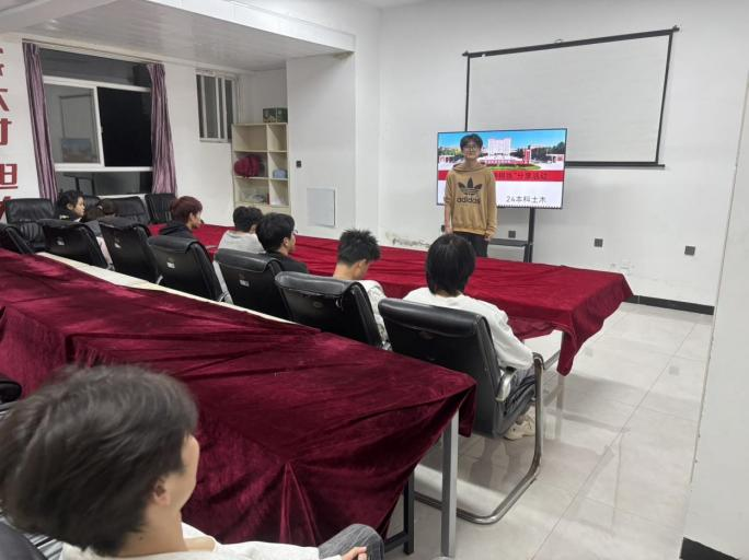 学生工作周报(第25期) 第 20 张 学生工作周报(第25期) 第 20 张