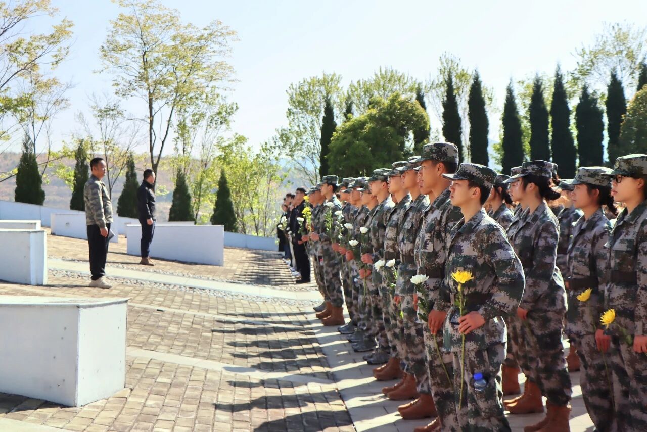 缅怀英烈忠魂赓续红色血脉｜我校组织师生赴青龙“3﹒28”烈士陵园开展祭扫活动 第 3 张
