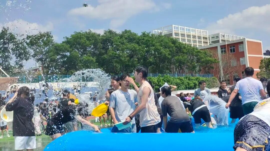 清凉暴击！云经管学生社区文化节，全员 “湿” 放快乐 第 11 张