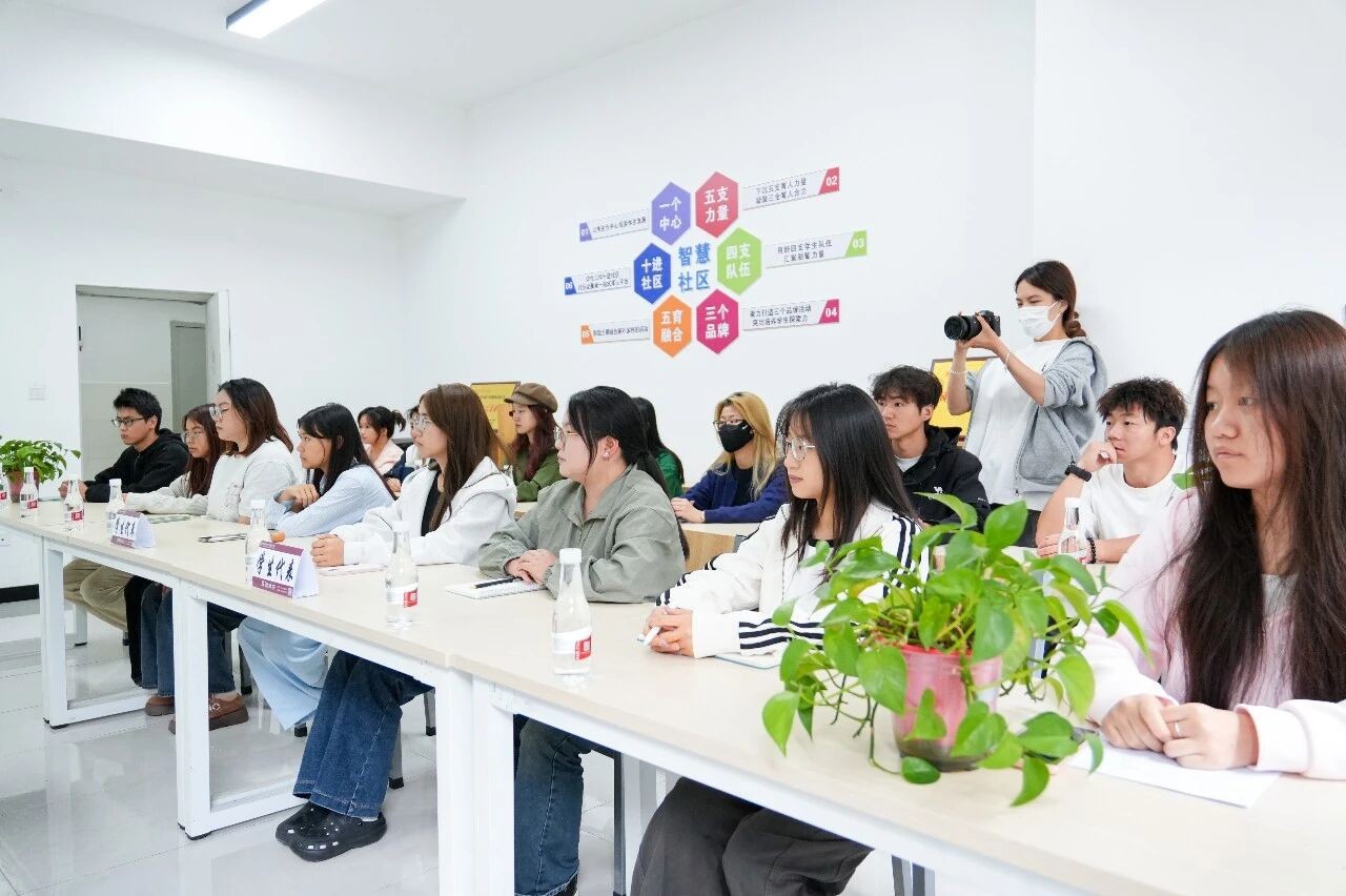围坐话心声，暖心助成长 | “情暖社区，共话青春”一站式学生社区学生代表座谈会 第 10 张