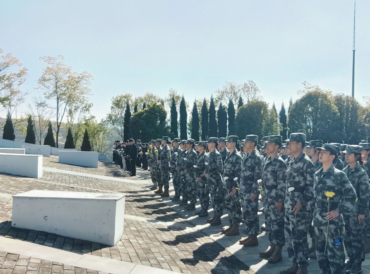 缅怀英烈忠魂赓续红色血脉｜我校组织师生赴青龙“3﹒28”烈士陵园开展祭扫活动 第 6 张