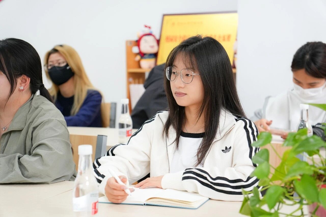 围坐话心声，暖心助成长 | “情暖社区，共话青春”一站式学生社区学生代表座谈会 第 14 张