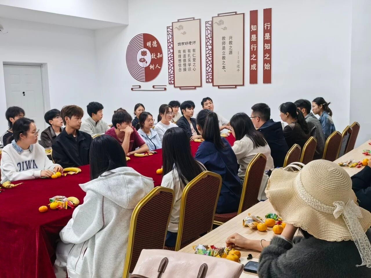 聚焦奖助答疑 助力学子成长|我校学生处召开资助政策解答师生座谈会 第 3 张 聚焦奖助答疑 助力学子成长|我校学生处召开资助政策解答师生座谈会 第 3 张