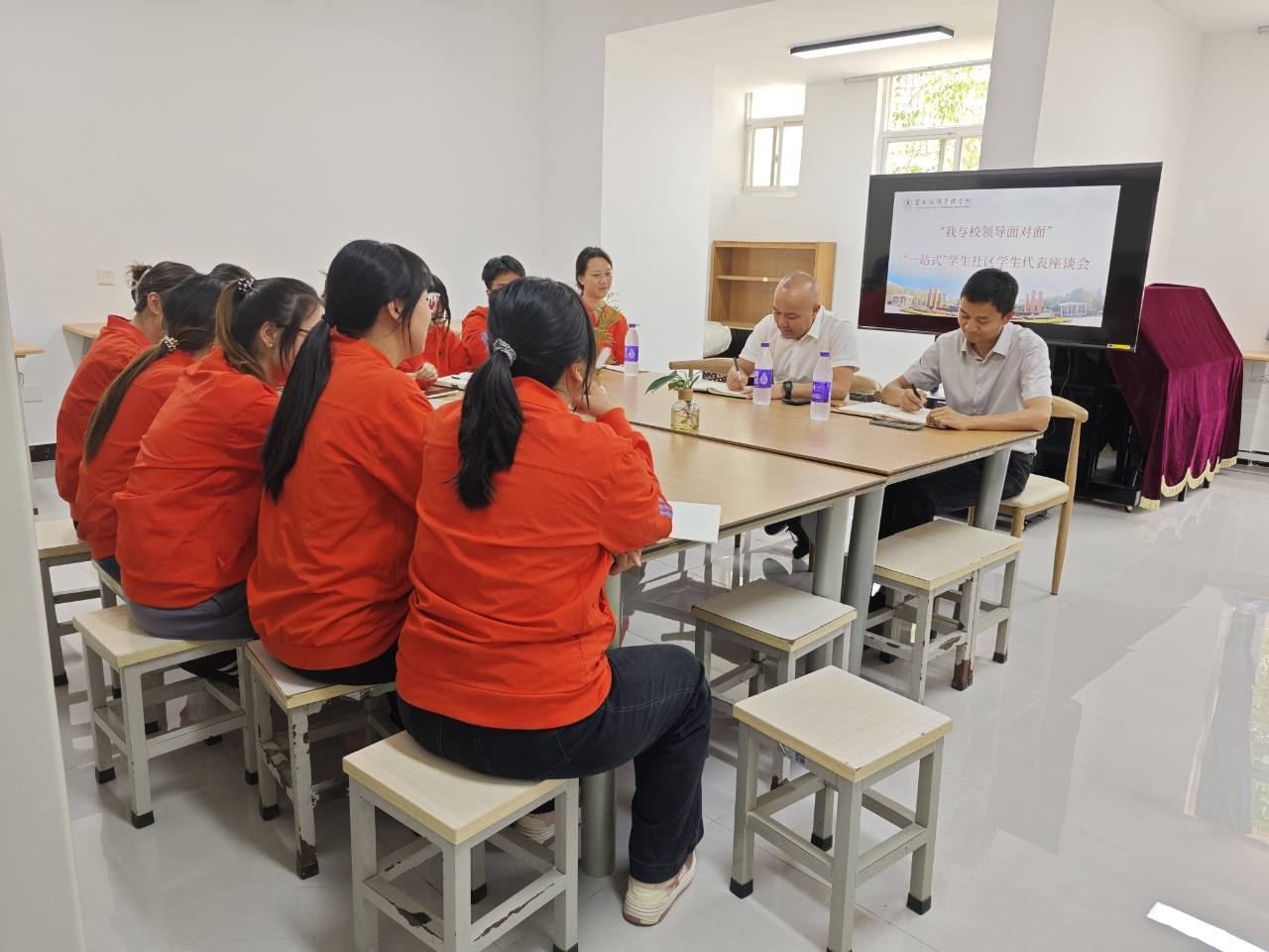 深入宿舍察实情 面对面听心声｜校领导带队下沉学生社区走访座谈 第 4 张