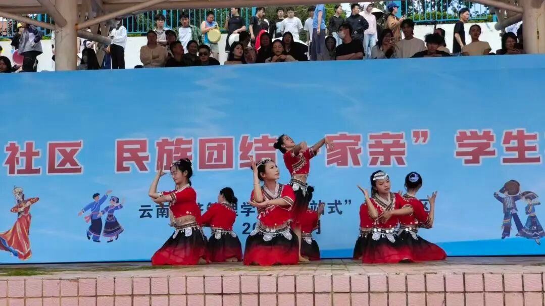 清凉暴击！云经管学生社区文化节，全员 “湿” 放快乐 第 1 张